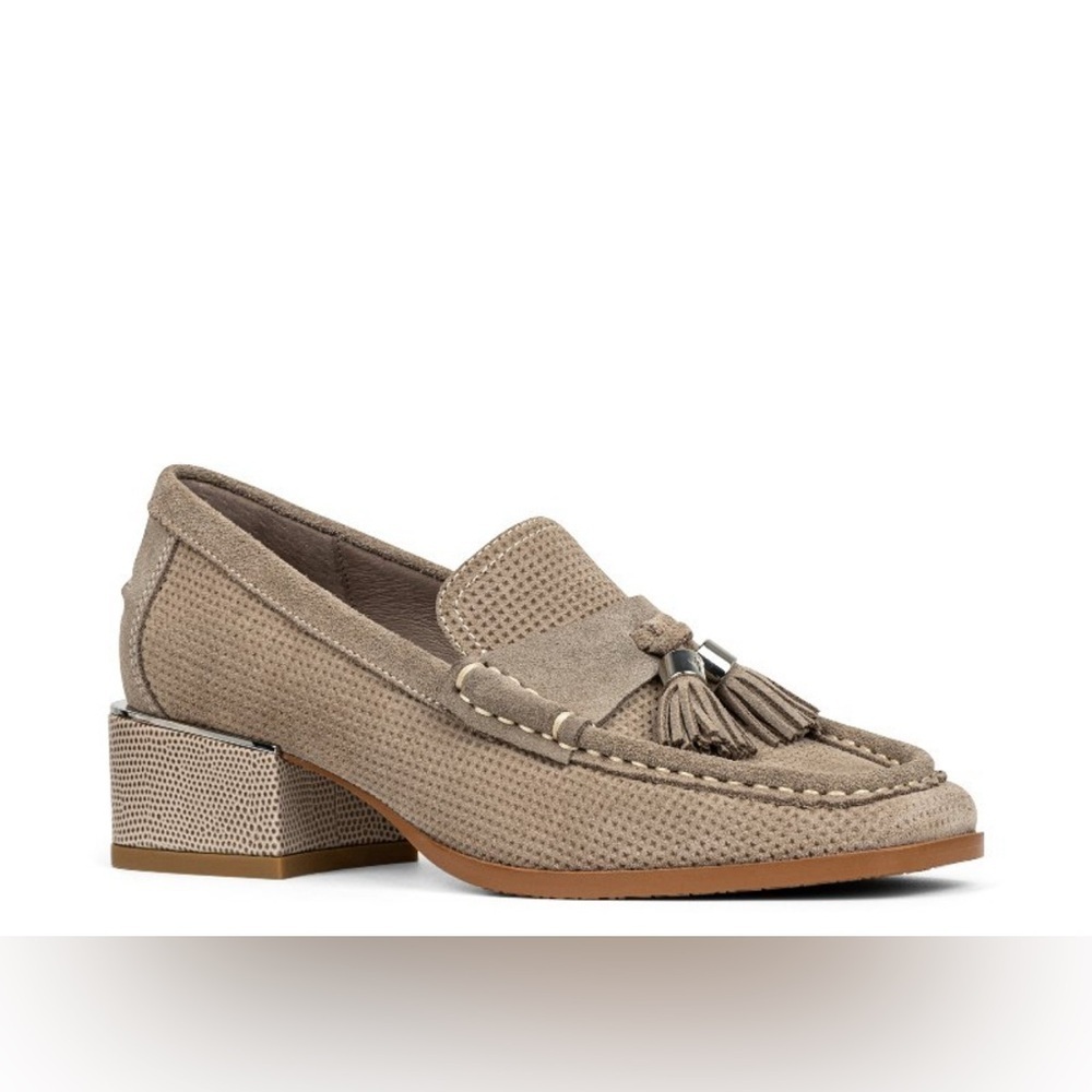 LIKE NEW Condition Donald J. Pliner Beige Suede Tassel Loafers